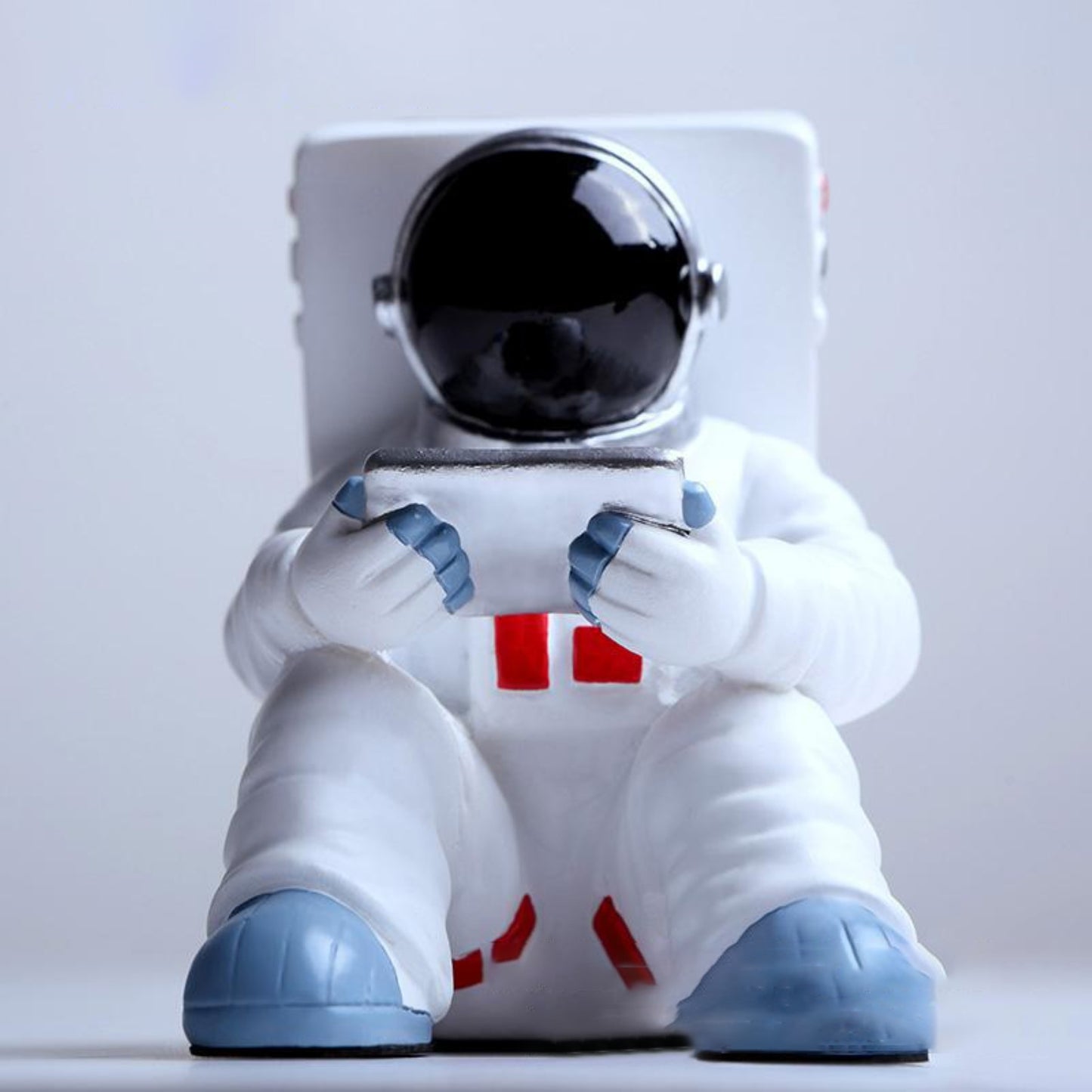 Creative Astronaut Phone Stand – Universal Desktop Holder & Home Office Decor